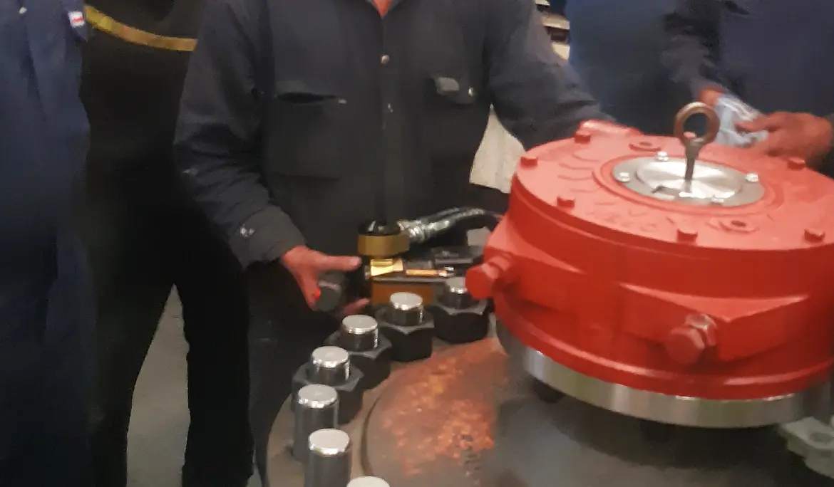 Torquing services banner